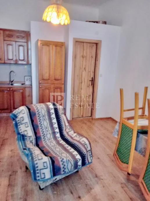 novi vinodolski - dva stana 100 m od mora - slika 8