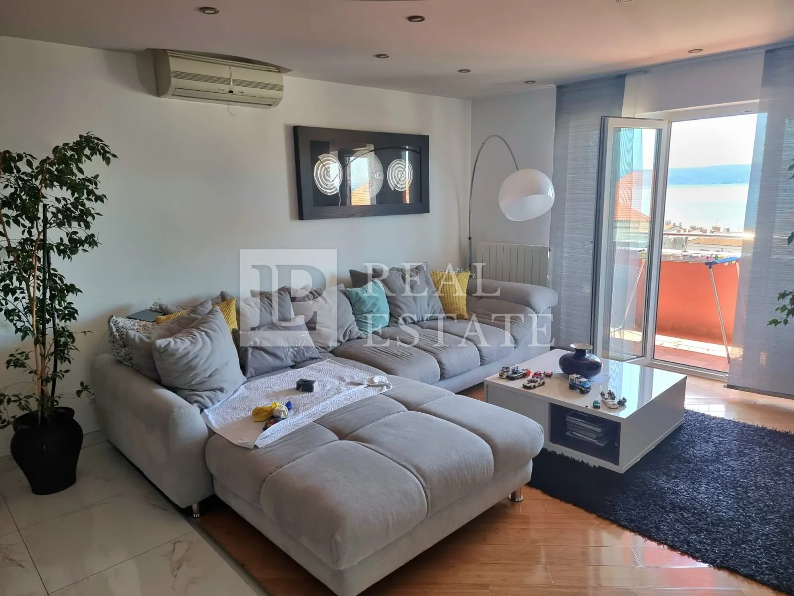 CRIKVENICA - moderno uređen stan od 125 m2 s pogledom na more