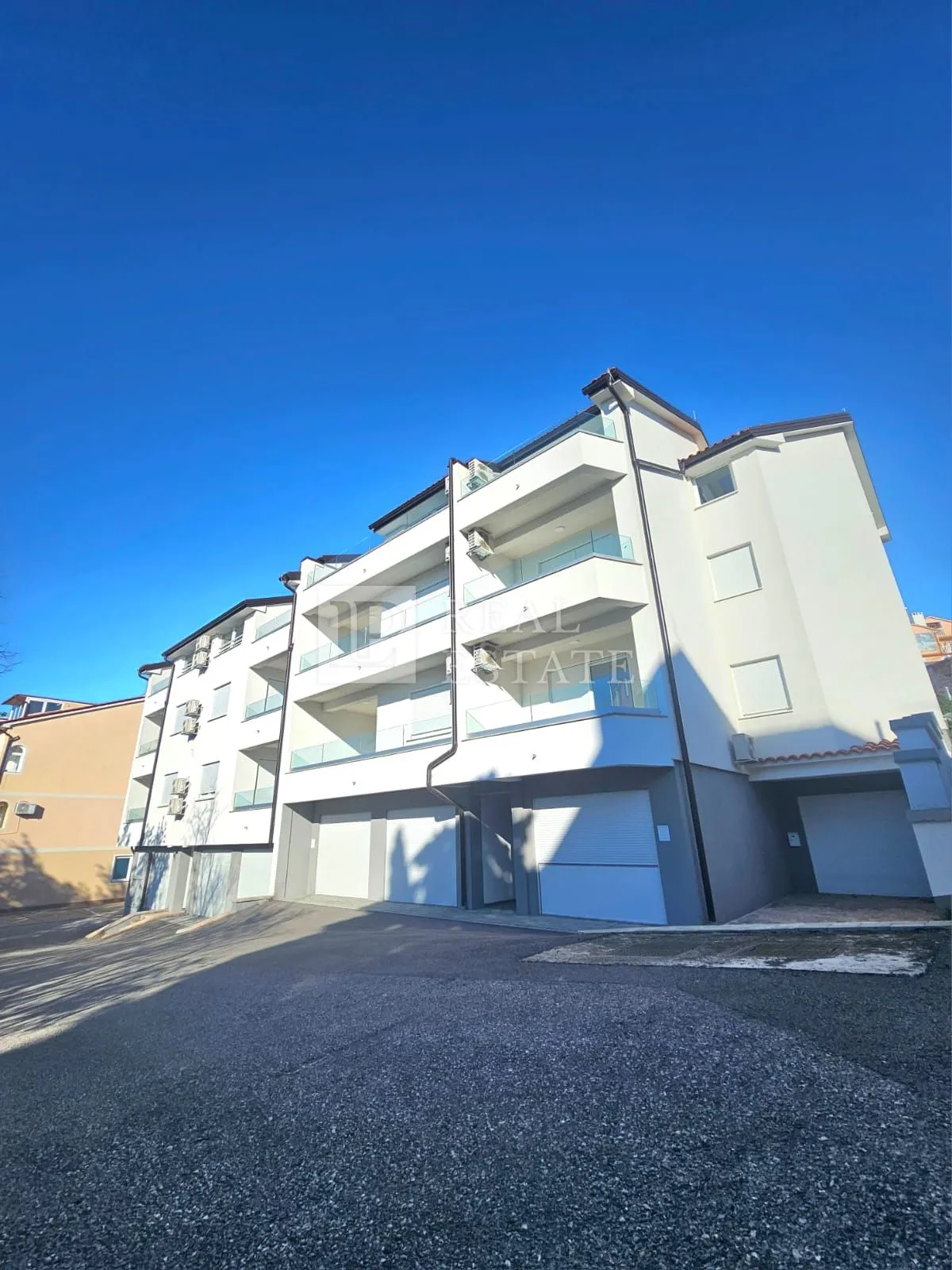 crikvenica - dva stana u novogradnji s pogledom na more - slika 21