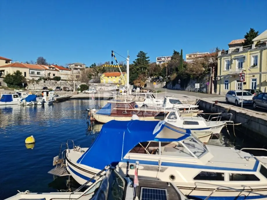 kraljevica - objekt sa 7 stanova u 1.redu do mora - slika 24