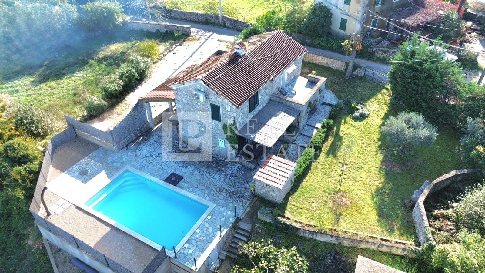 OTOK KRK, OKOLICA MALINSKE - autohtona kamena kuća na imanju s bazenom - Malinska, Malinska-Dubašnica