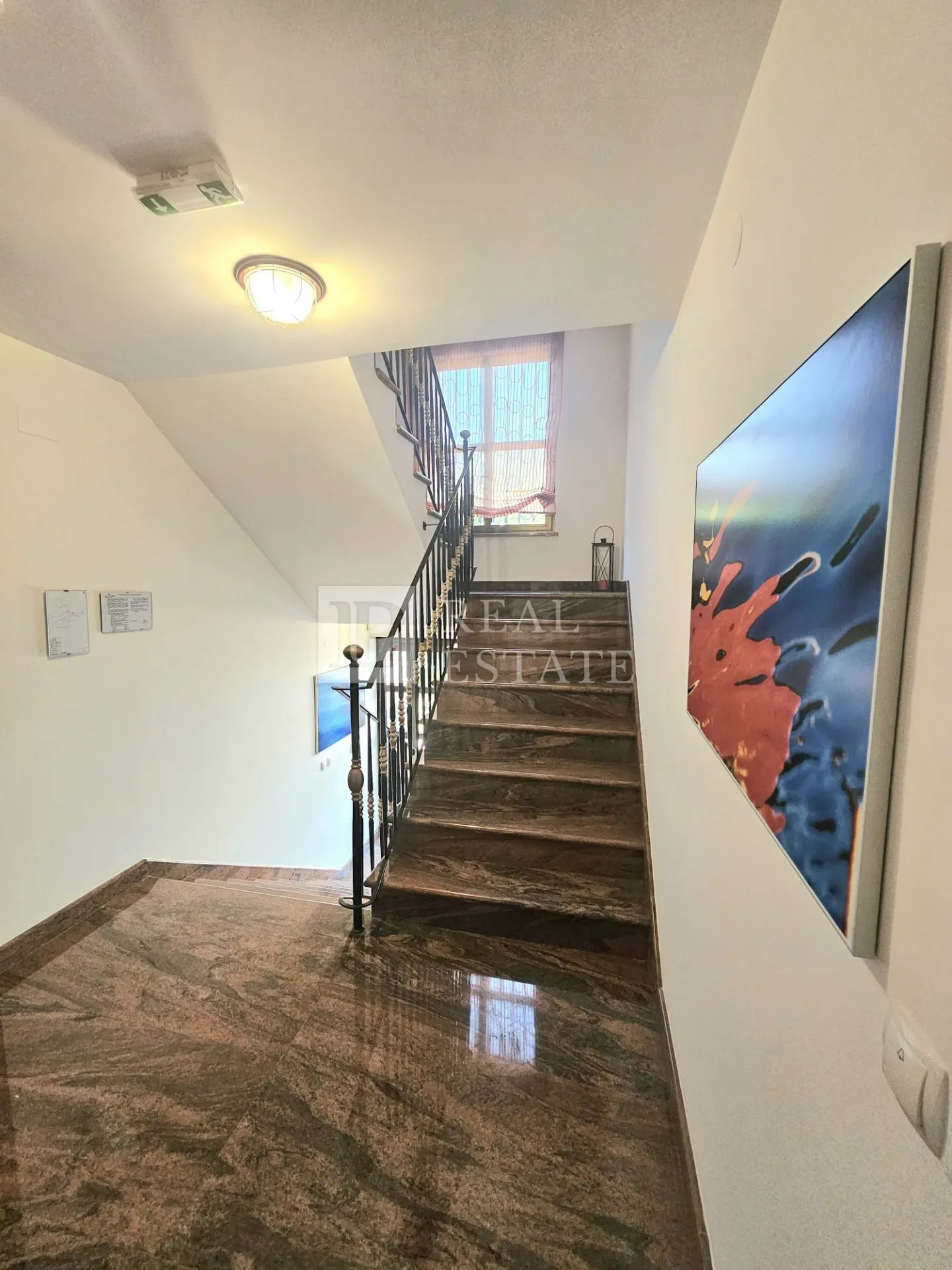jadranovo - apartmanska vila s bazenom u prvom redu do mora - slika 17