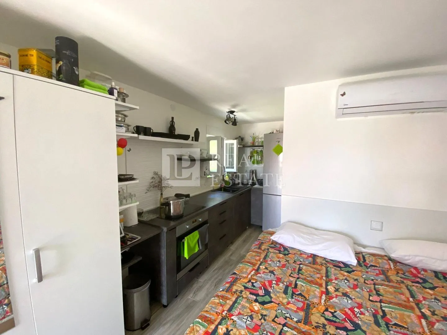 jadranovo - kuća s pet apartmana u blizini mora - slika 21