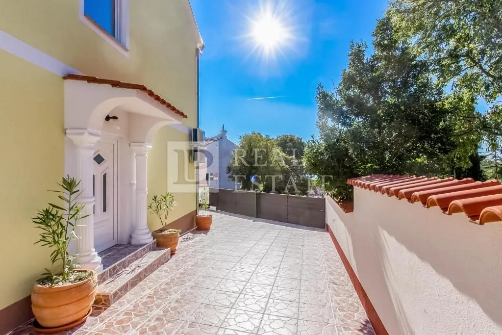 dramalj - vila s bazenom - slika 19