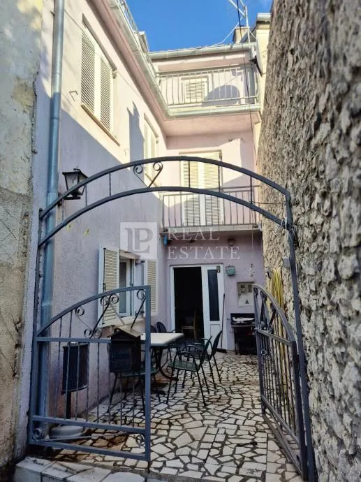 novi vinodolski - kuća na tri etaže s pogledom na more - slika 17