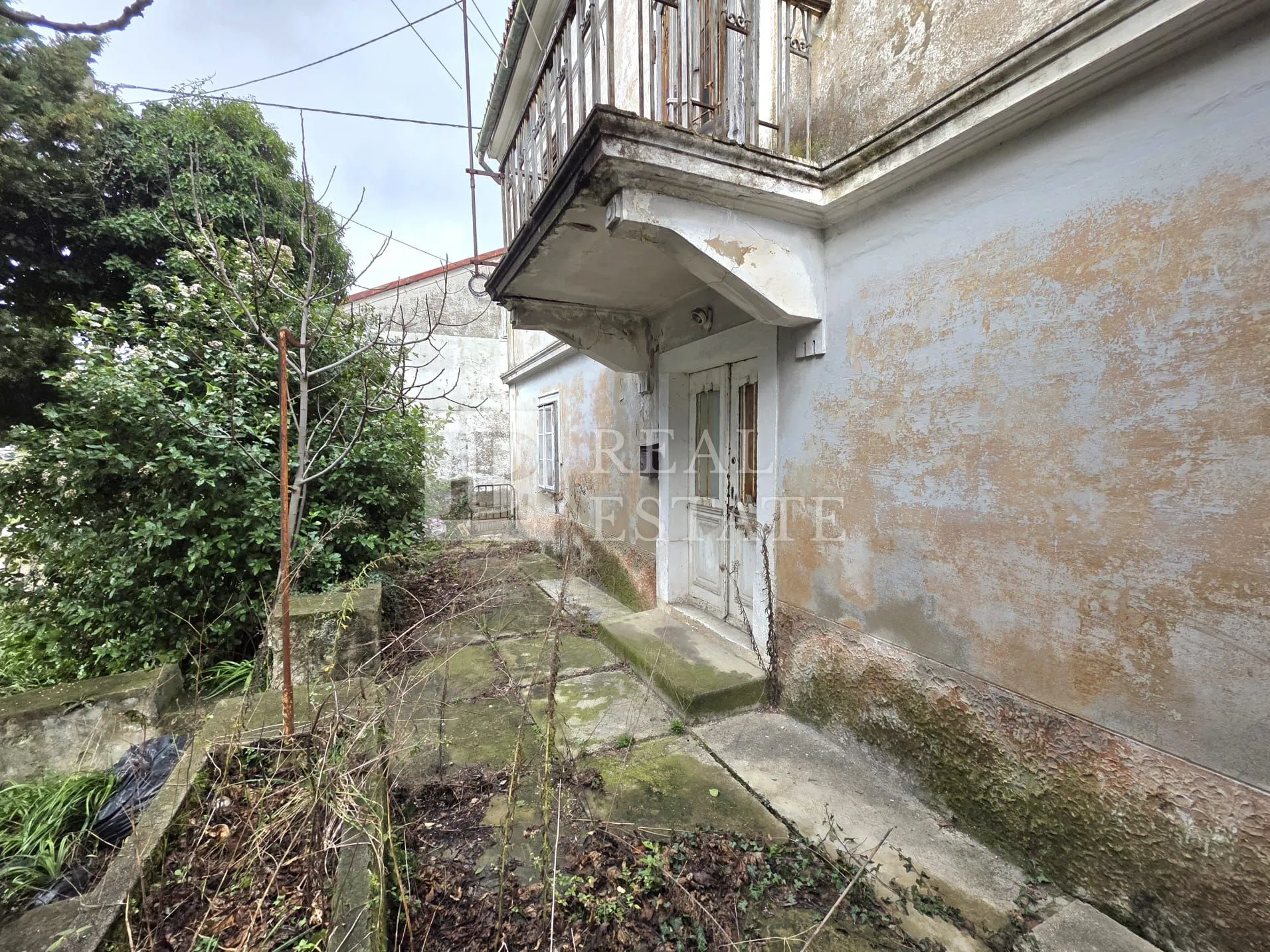 kraljevica - samostojeća kamena kuća s dvorištem - slika 9