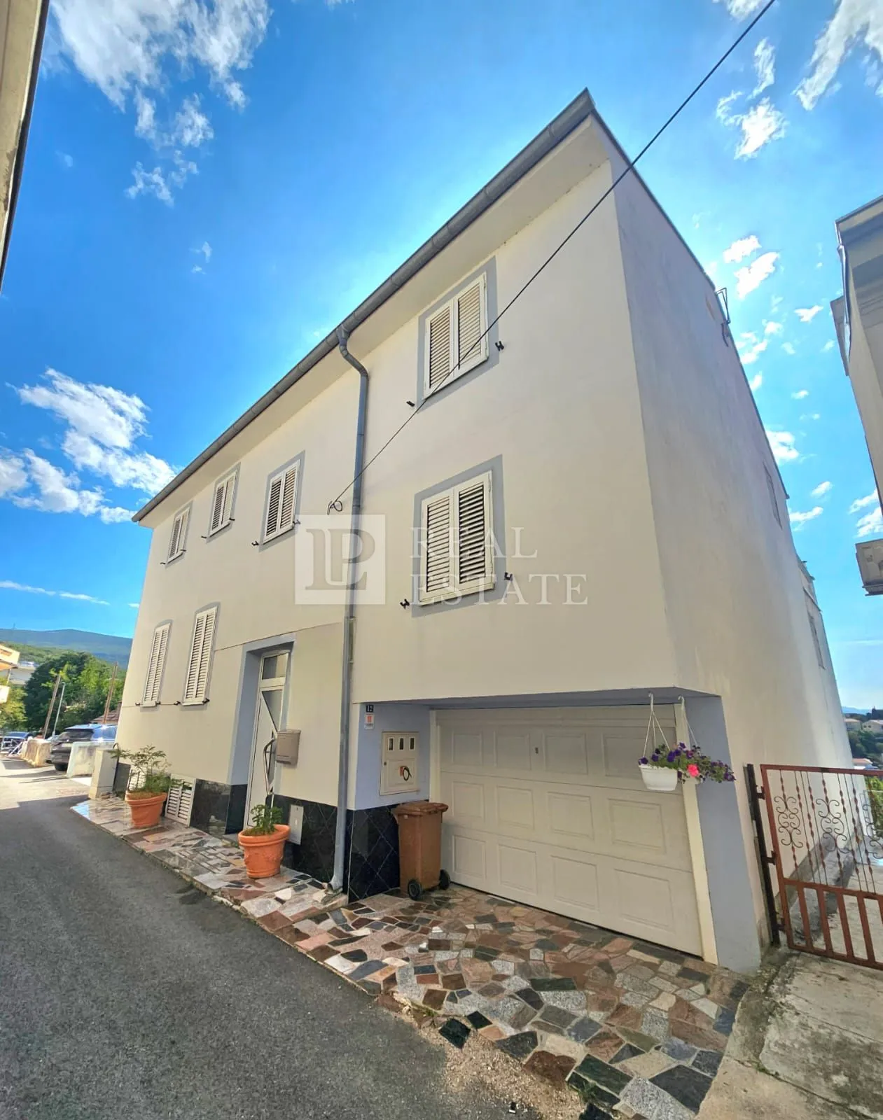 CRIKVENICA - apartmanska kuća s otvorenim pogledom na more