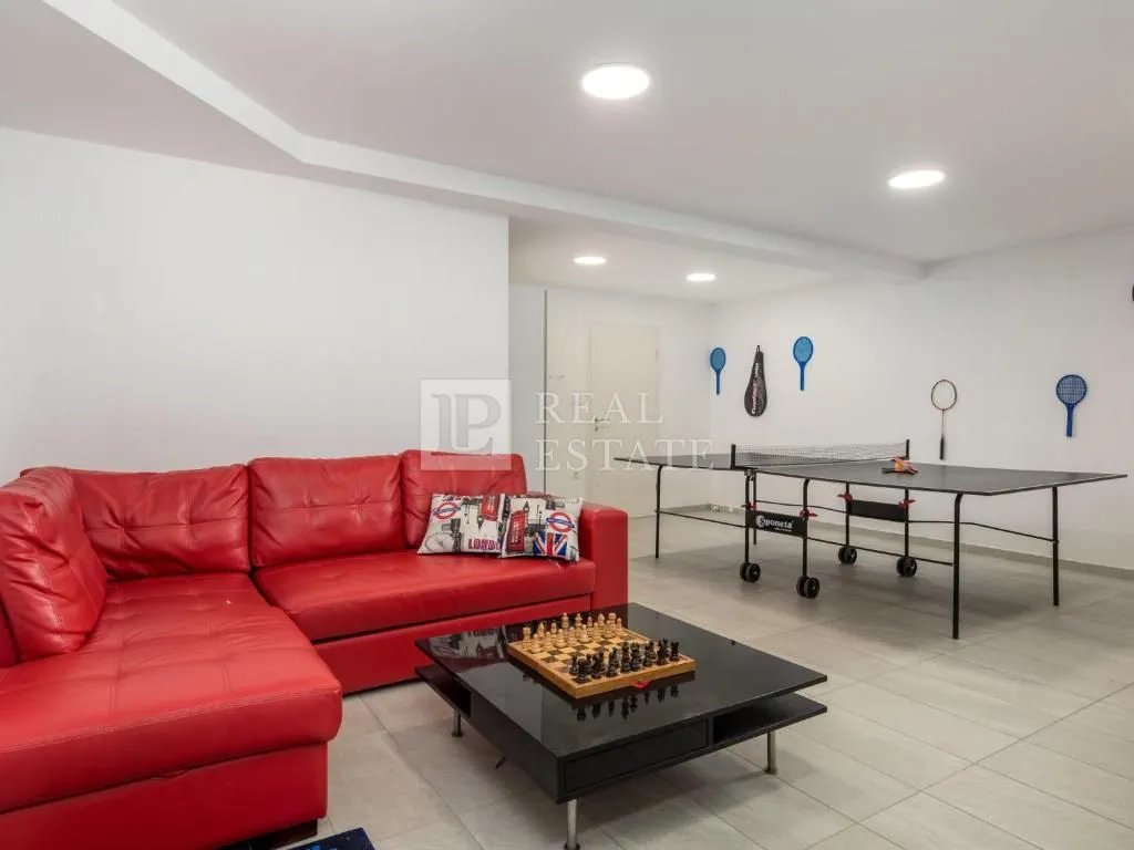 kostrena - moderna vila s bazenom - slika 22