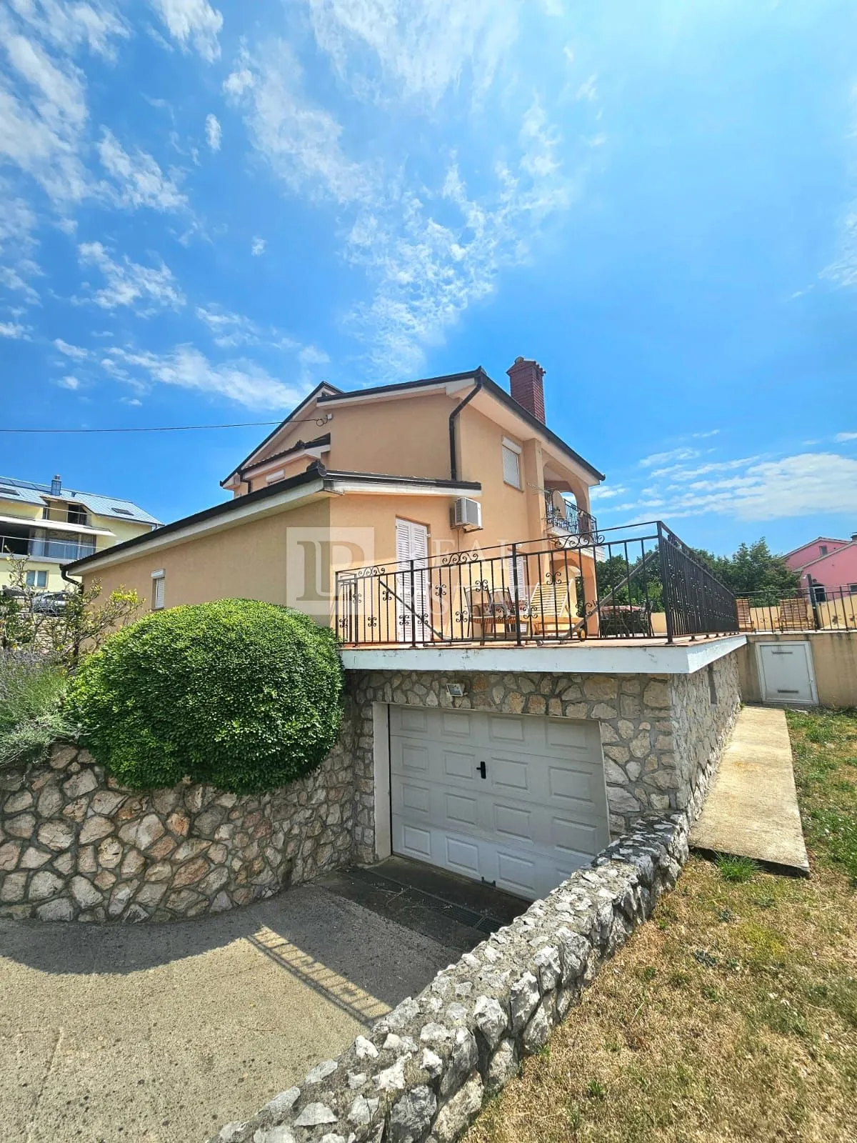 šmrika - samostojeća kuća s bazenom - slika 7