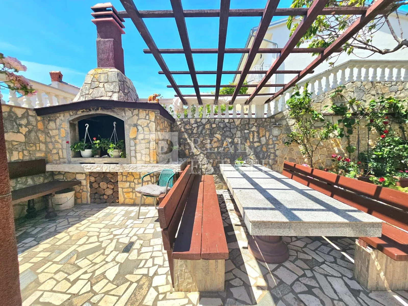 novi vinodolski - prostrana kuća 120 metara od mora - slika 19