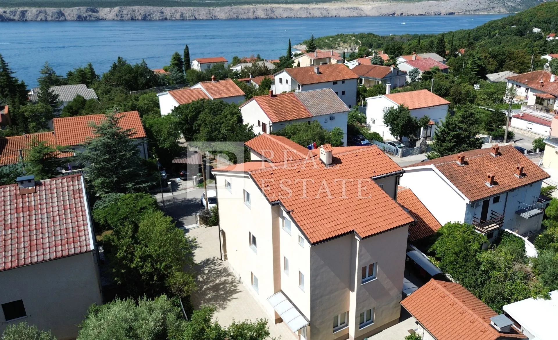 jadranovo - stan s garažom, ljetnom kuhinjom i konobom - slika 2