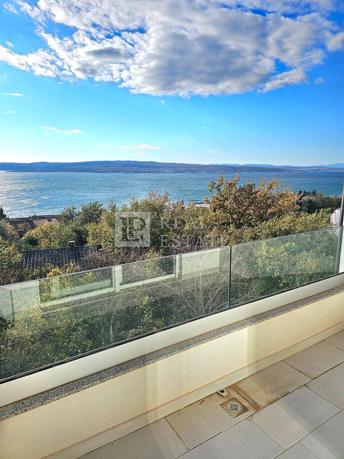 CRIKVENICA - dva stana u novogradnji s pogledom na more
