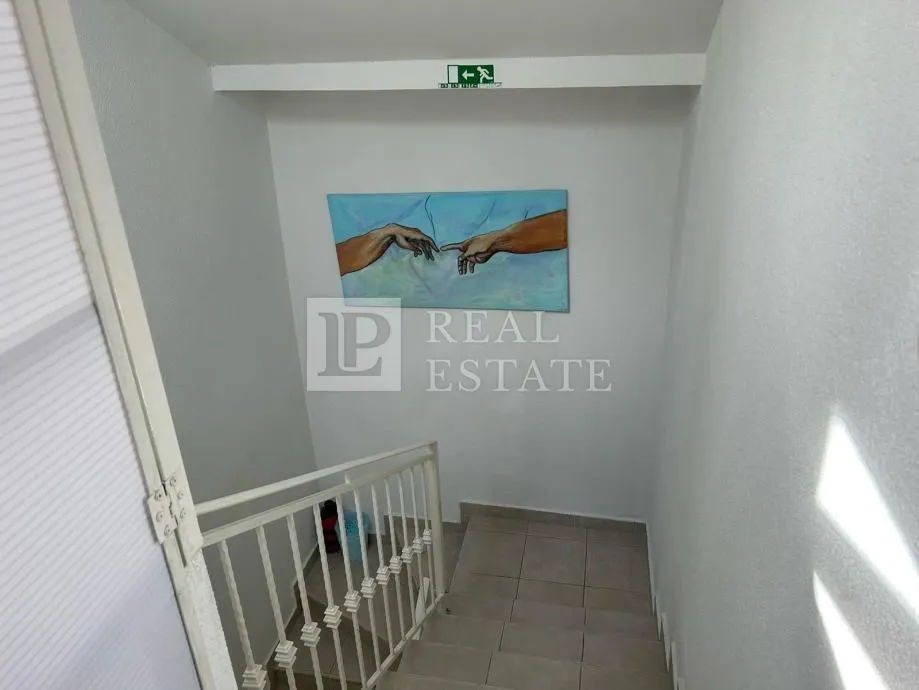 selce - apartmanska kuća u centru, 2.red do mora - slika 13