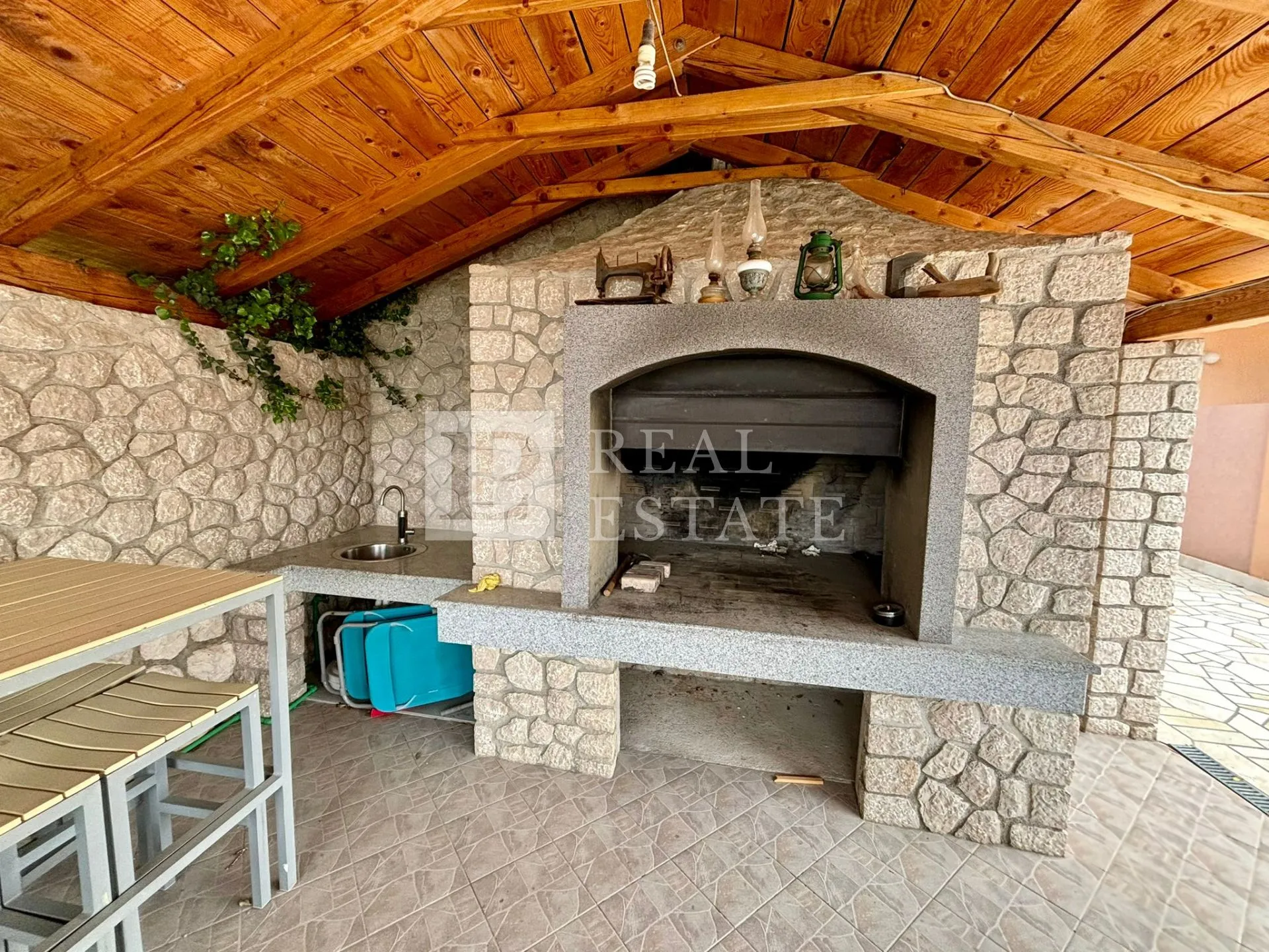 novi vinodolski - trosoban stan s ogromnom terasom i predivnim pogledom - slika 33