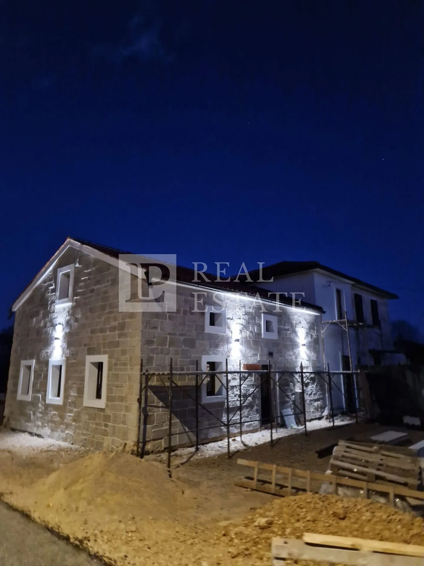 otok krk, dobrinj - autohtona kamena vila s bazenom - slika 3
