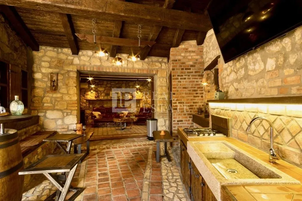 zaleđe crikvenice - kamena vila s bazenom - slika 24