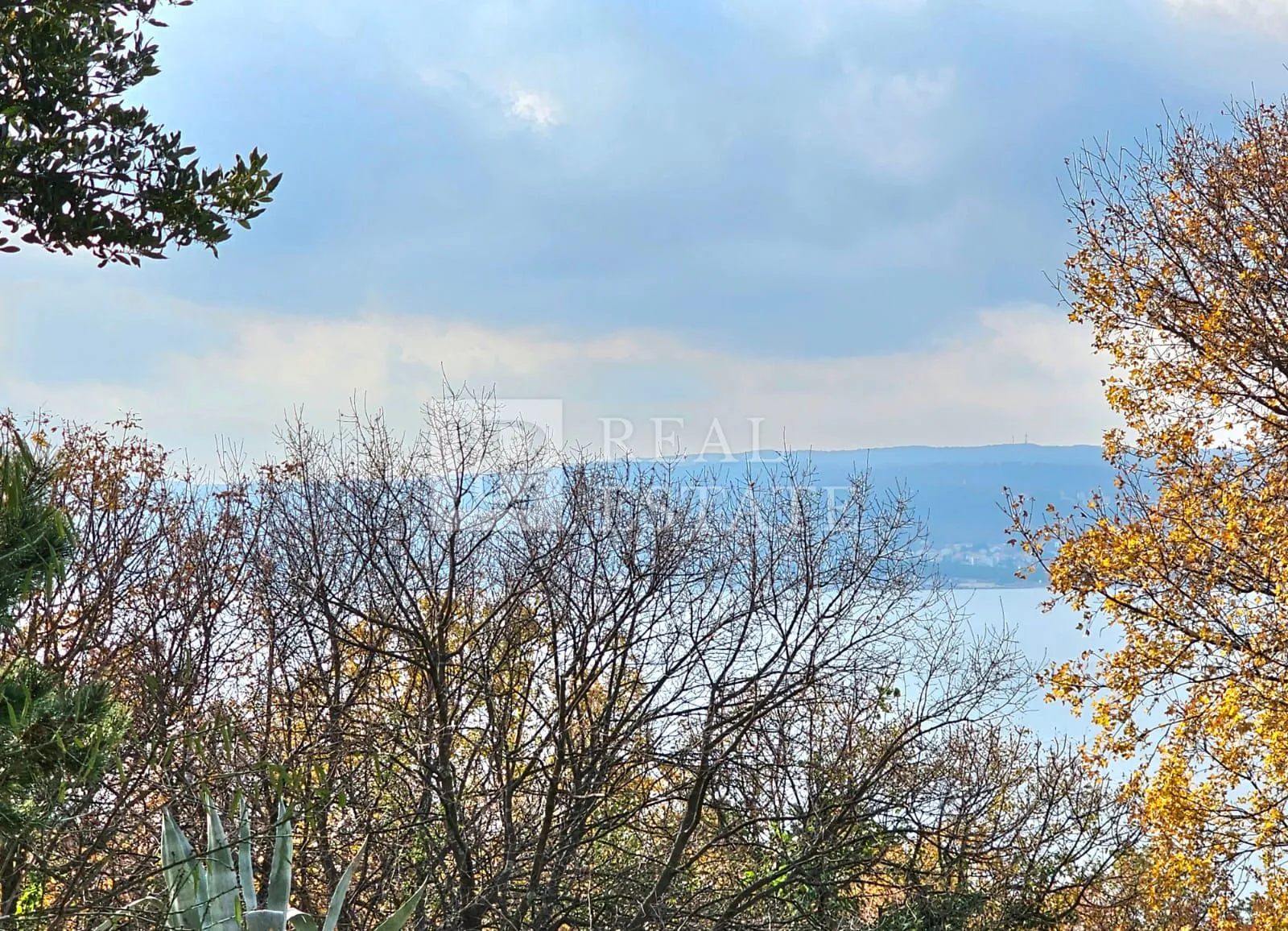 crikvenica - prostrani stan na samo 200 metara od plaže - slika 4