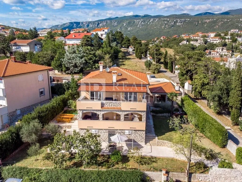 novi vinodolski - vila 100 metara od mora - slika 16