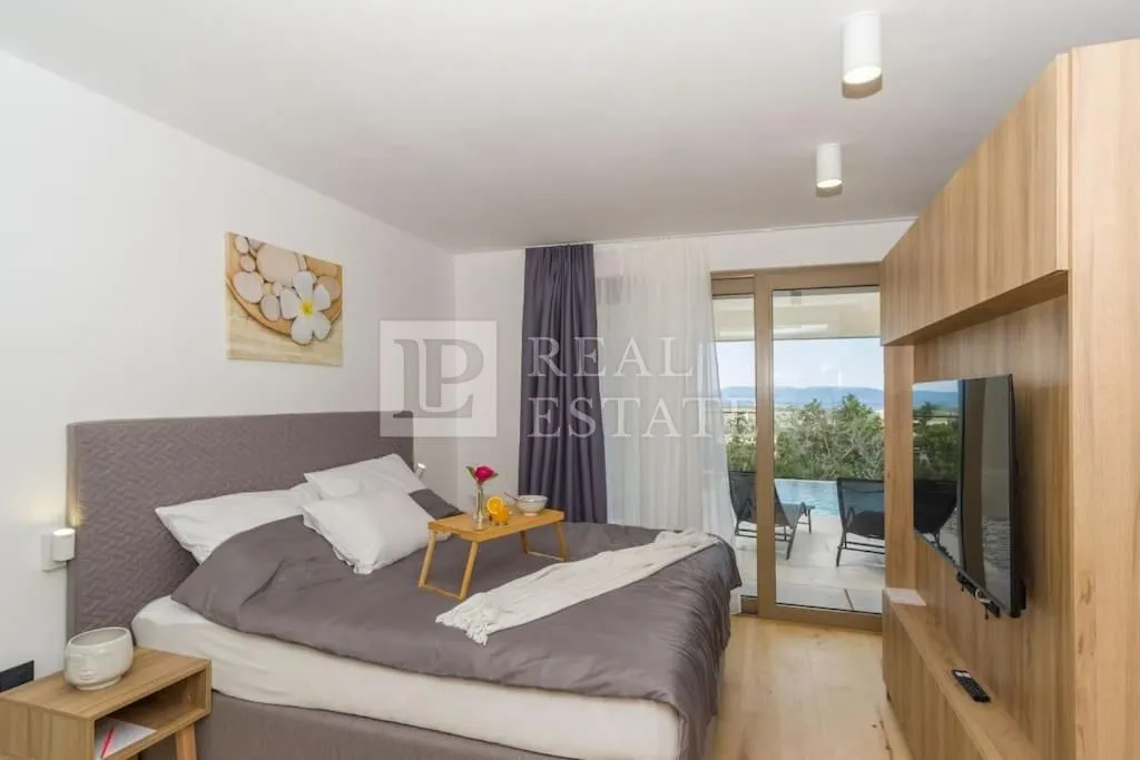 šmrika - moderna vila s bazenom - slika 22