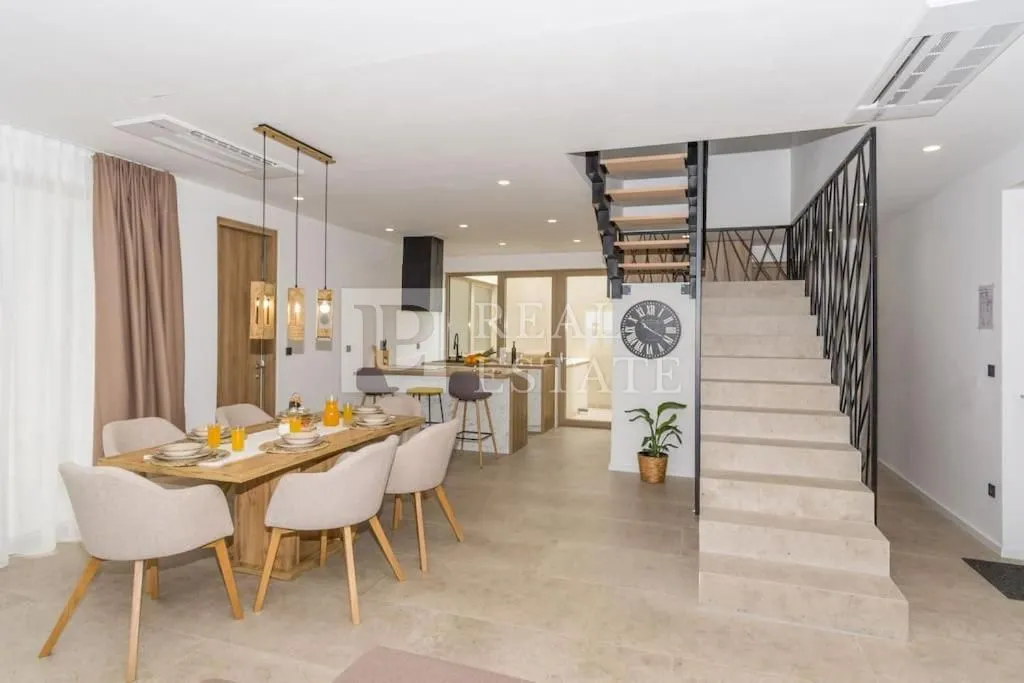 šmrika - moderna vila s bazenom - slika 18