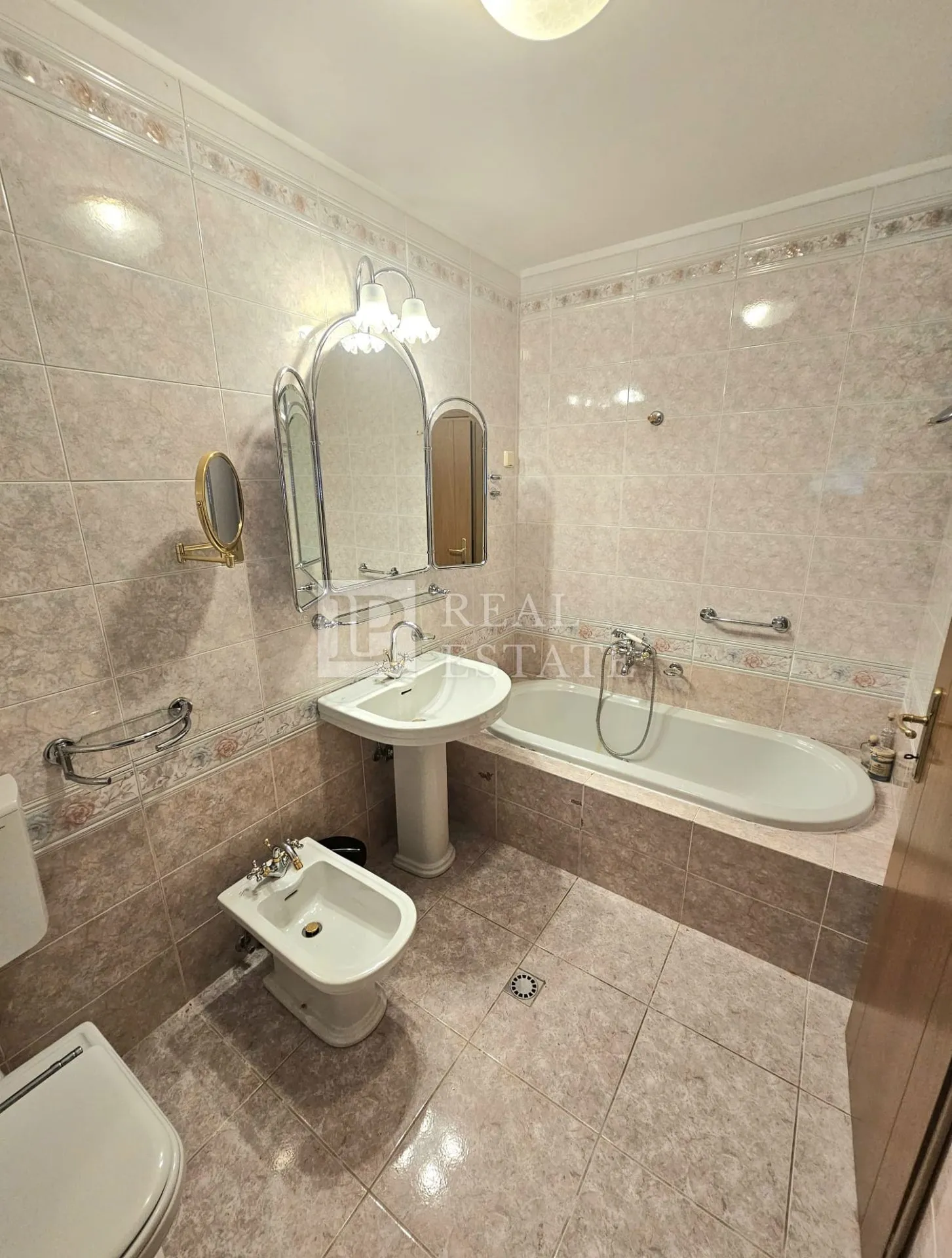 jadranovo - apartmanska vila s bazenom u prvom redu do mora - slika 27
