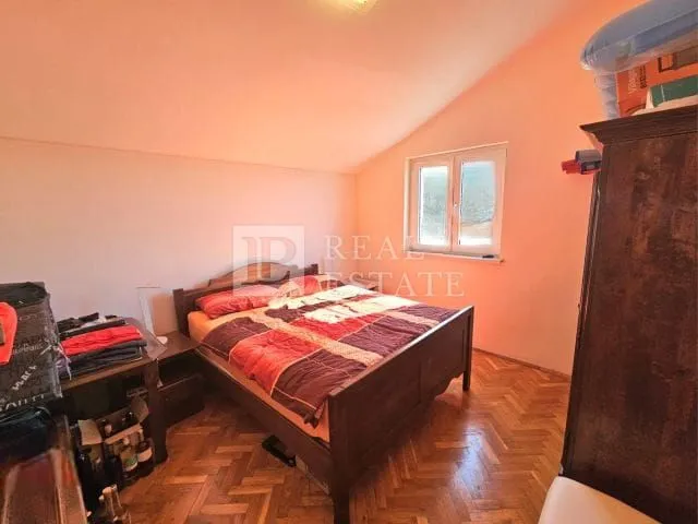 klenovica - dvosobni stan s pogledom na 200 metara od mora - slika 19