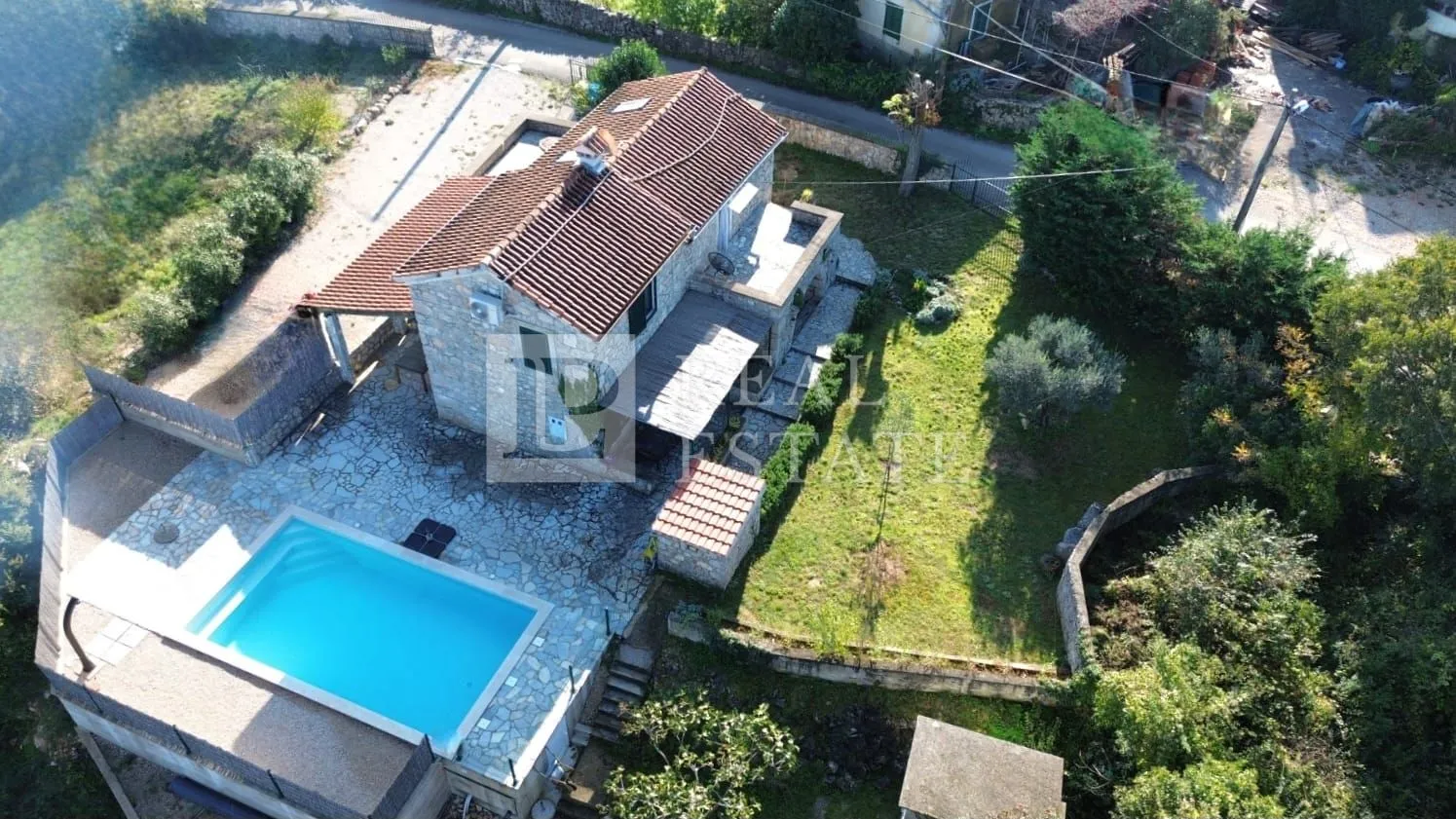 otok krk, okolica malinske - autohtona kamena kuća na imanju s bazenom - slika 2