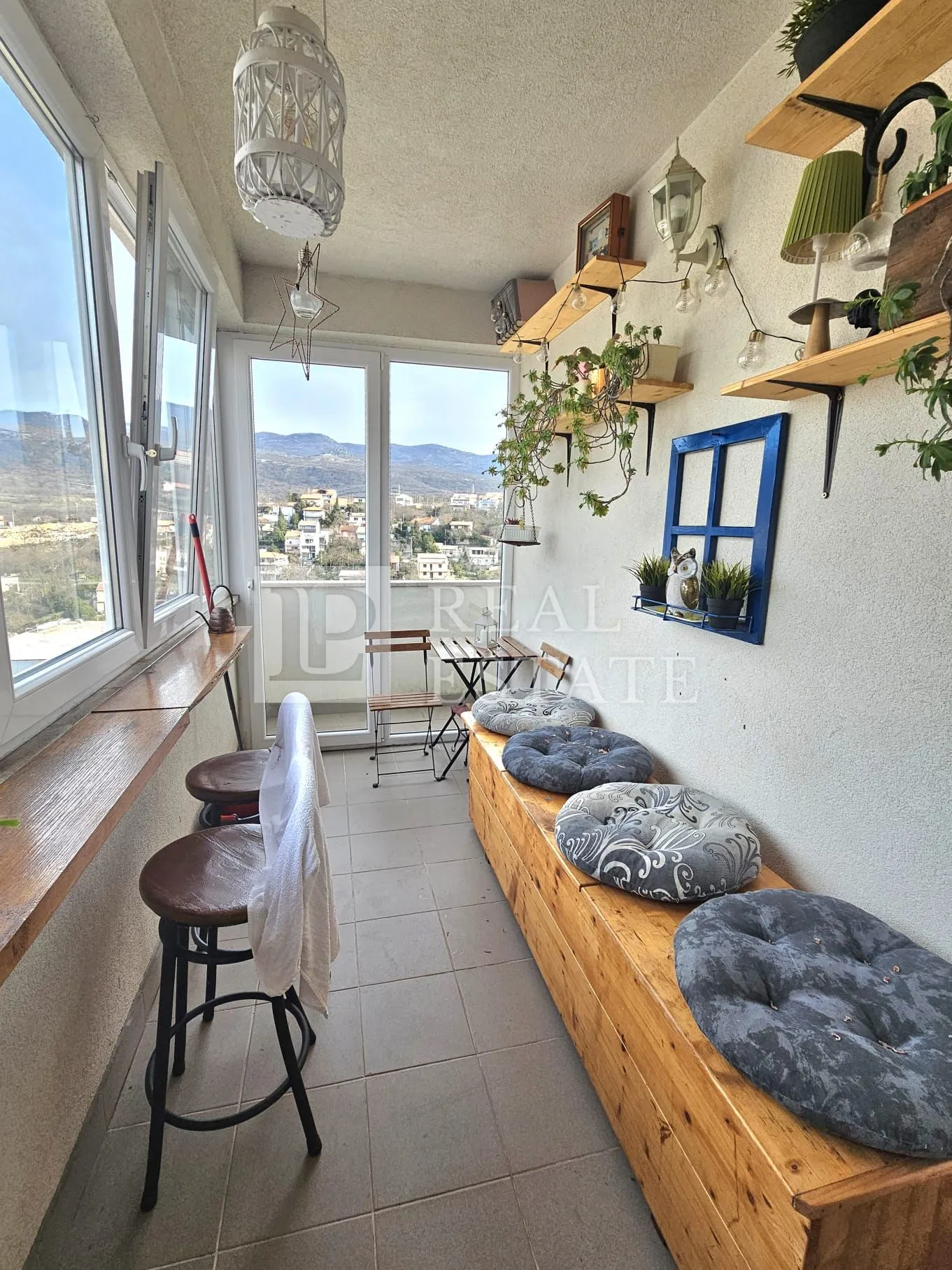 novi vinodolski - dva uređena stana površine 124 m2 - slika 21