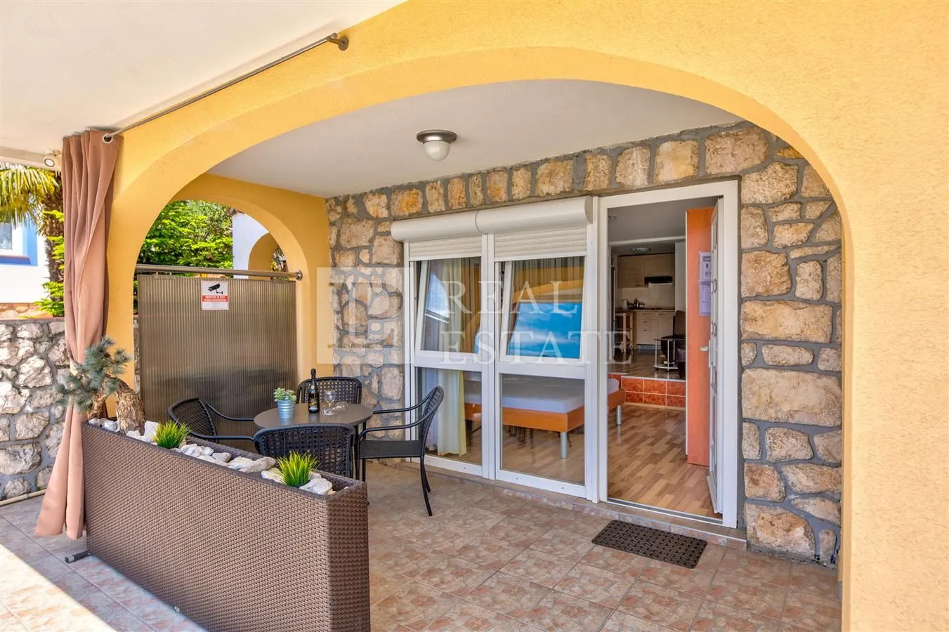 dramalj - apartmanska kuća 200m od mora - slika 12