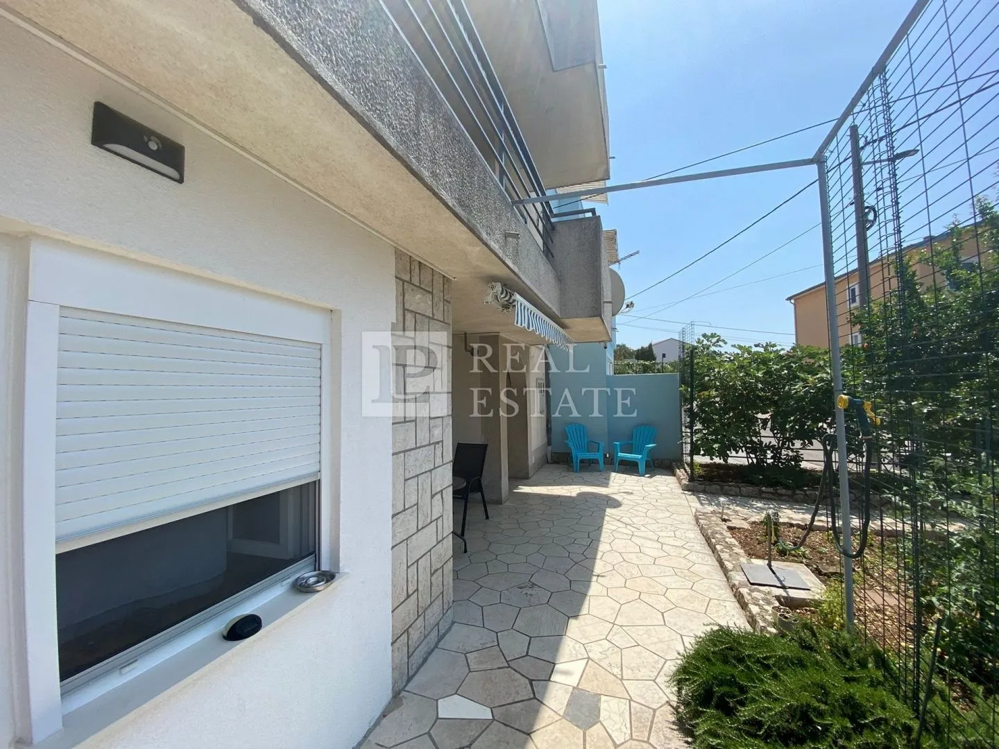 jadranovo - kuća s pet apartmana u blizini mora - slika 23