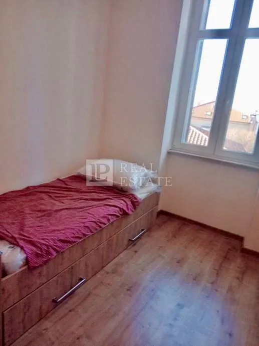 novi vinodolski - dva stana 100 m od mora - slika 11