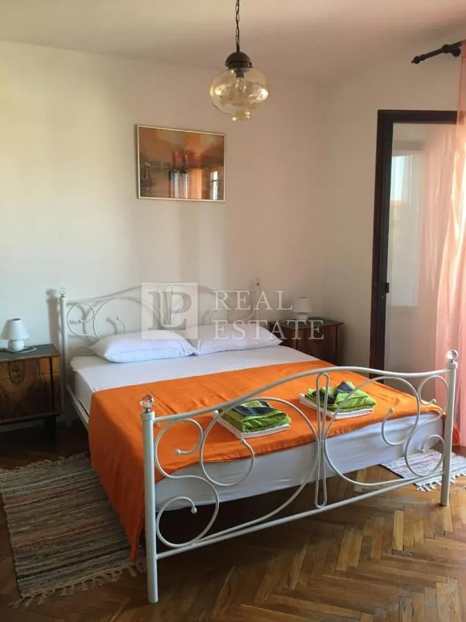 jadranovo - kuća s pet apartmana u blizini mora - slika 7