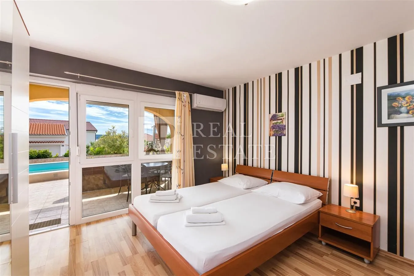 dramalj - apartmanska kuća 200m od mora - slika 11
