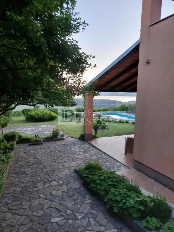 šmrika - predivno uređena vila na prostranom imanju s pogledom na more - slika 14