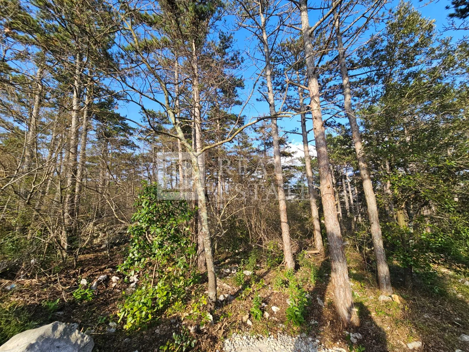 CRIKVENICA - građevinsko zemljište na mirnoj lokaciji