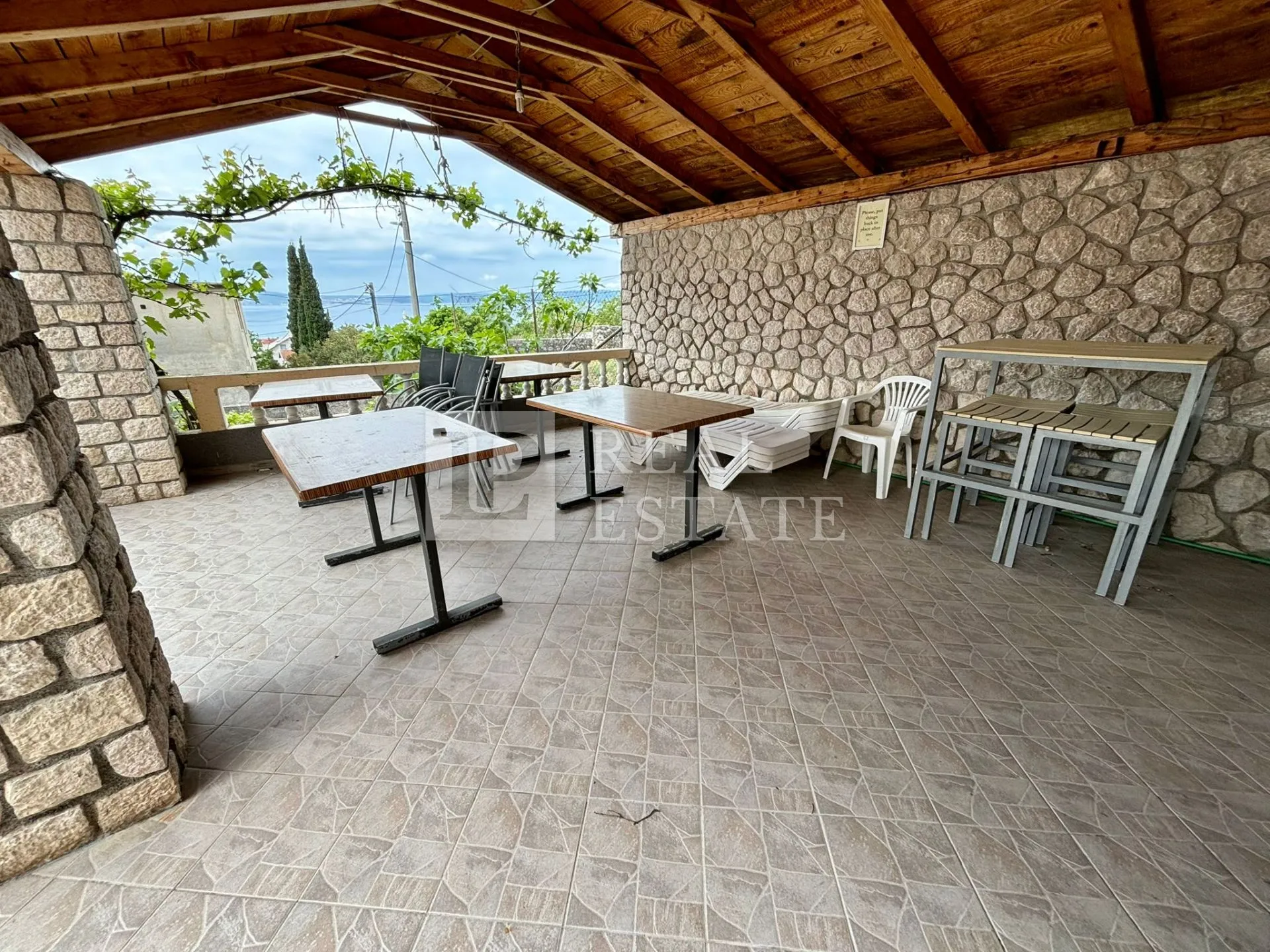 novi vinodolski - trosoban stan s ogromnom terasom i predivnim pogledom - slika 34