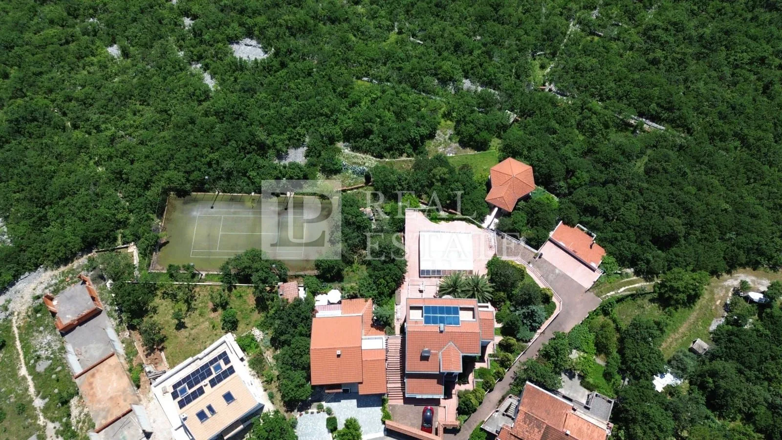 jadranovo - apartmanska vila s bazenom u prvom redu do mora - slika 3