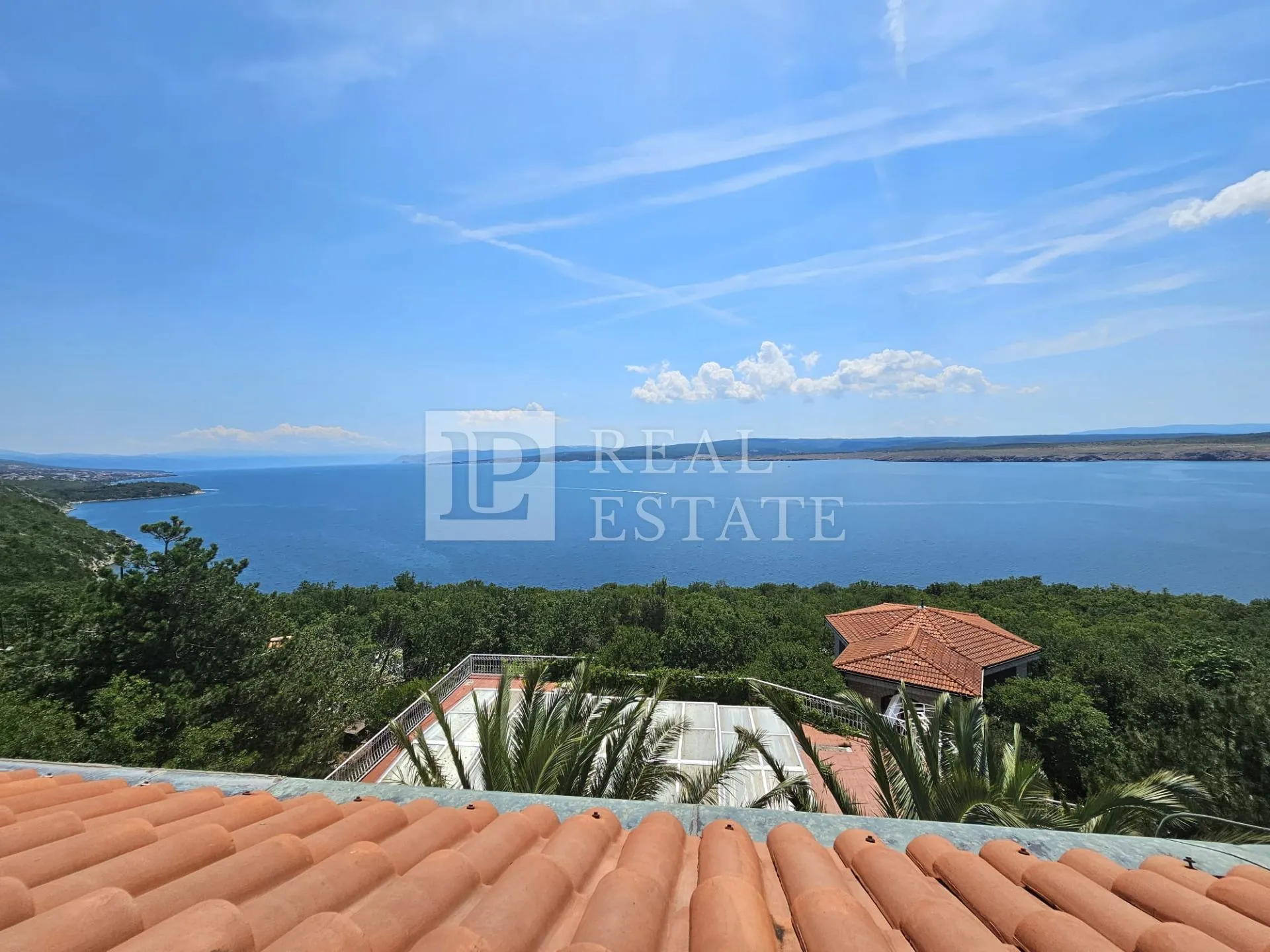 jadranovo - apartmanska vila s bazenom u prvom redu do mora - slika 28