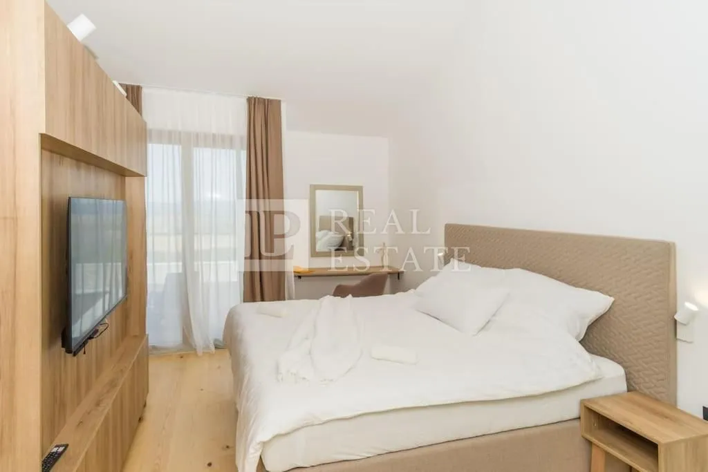 šmrika - moderna vila s bazenom - slika 19