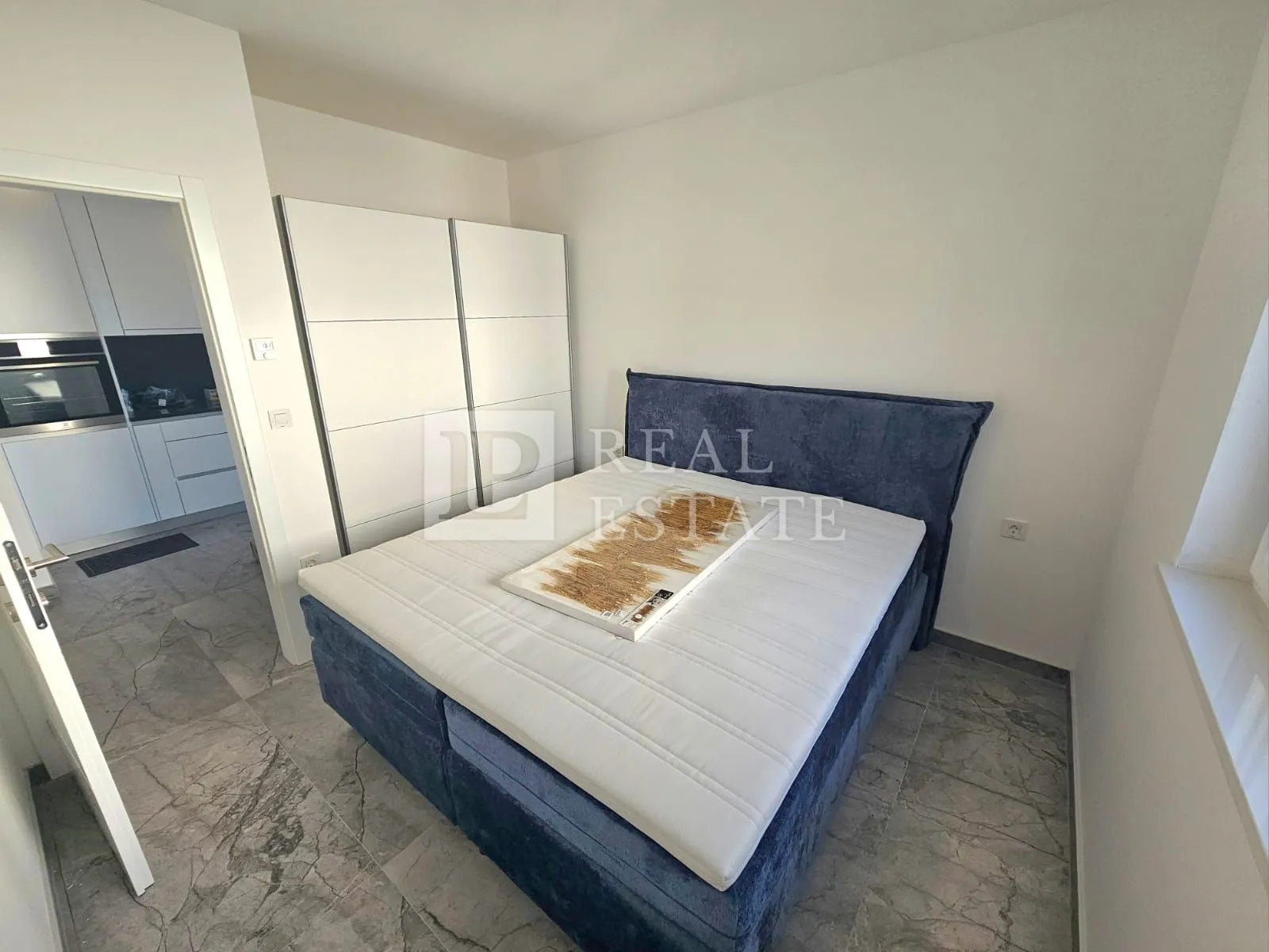 crikvenica - potpuno namješteni stan u modernoj novogradnji - slika 13