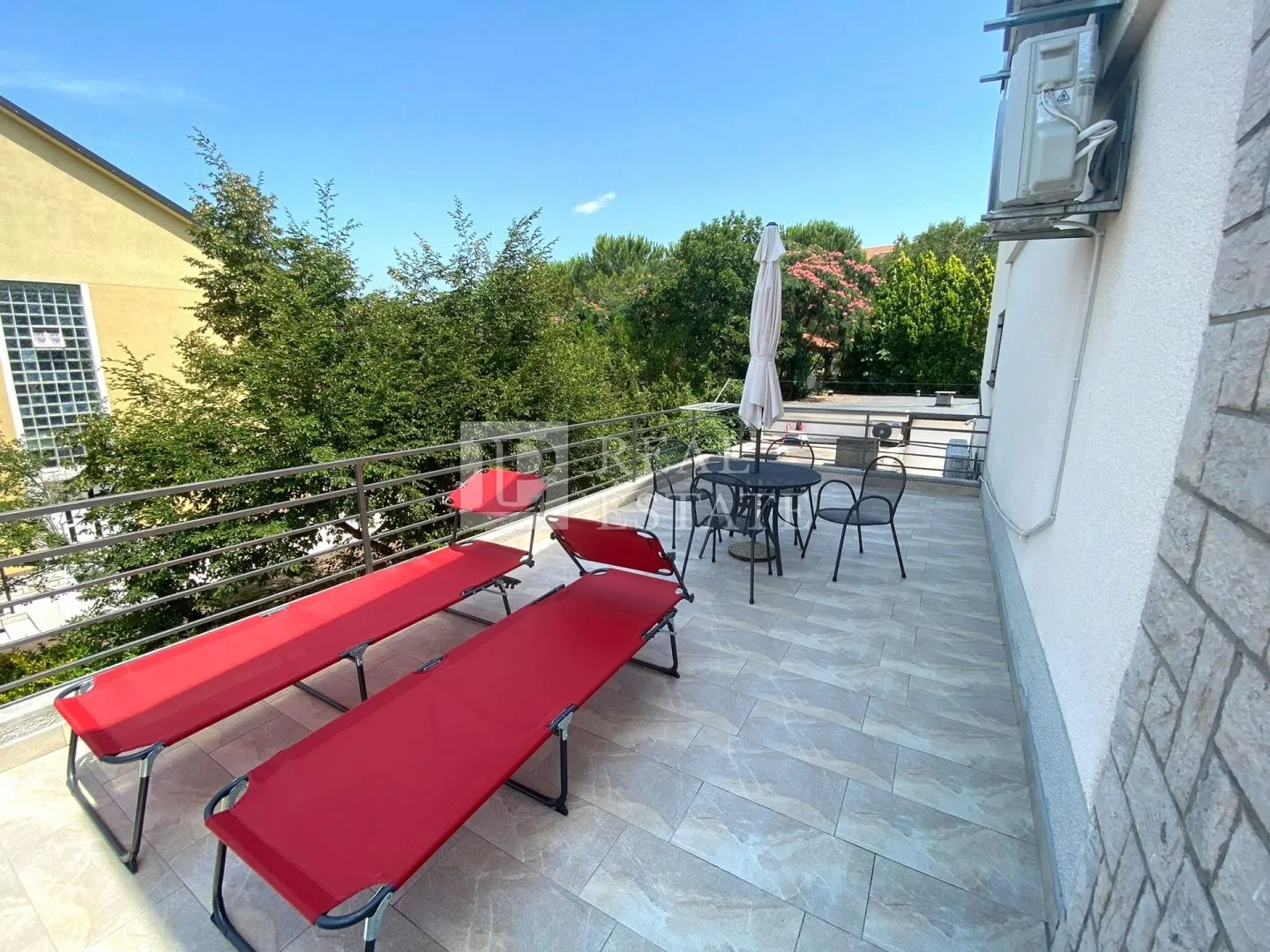 jadranovo - kuća s pet apartmana u blizini mora - slika 24