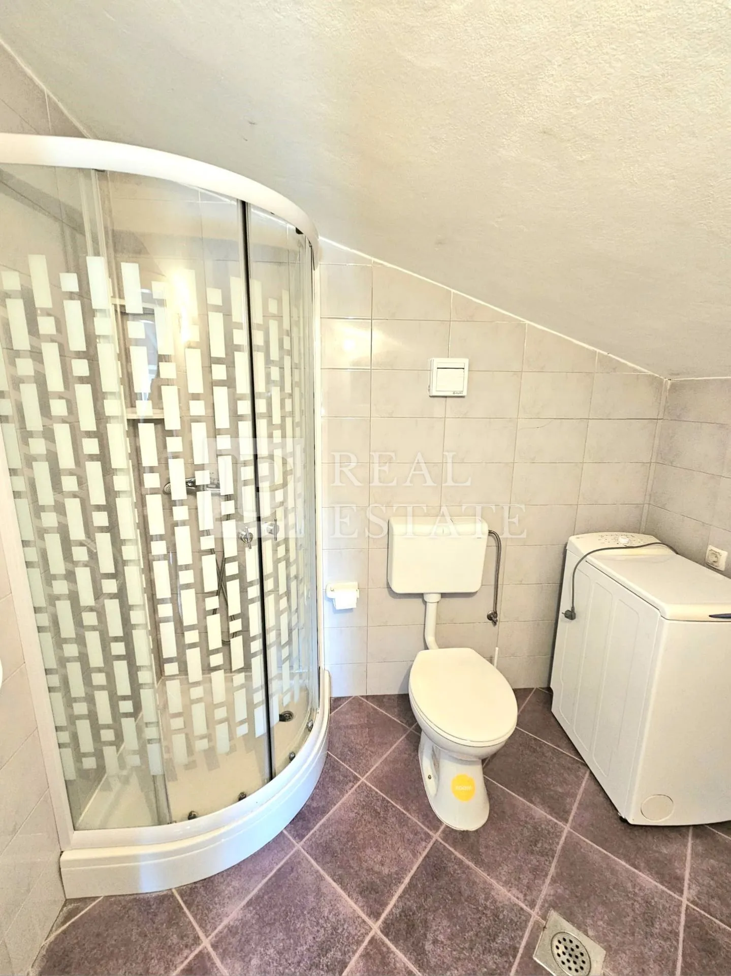 novi vinodolski - dva uređena stana površine 124 m2 - slika 8