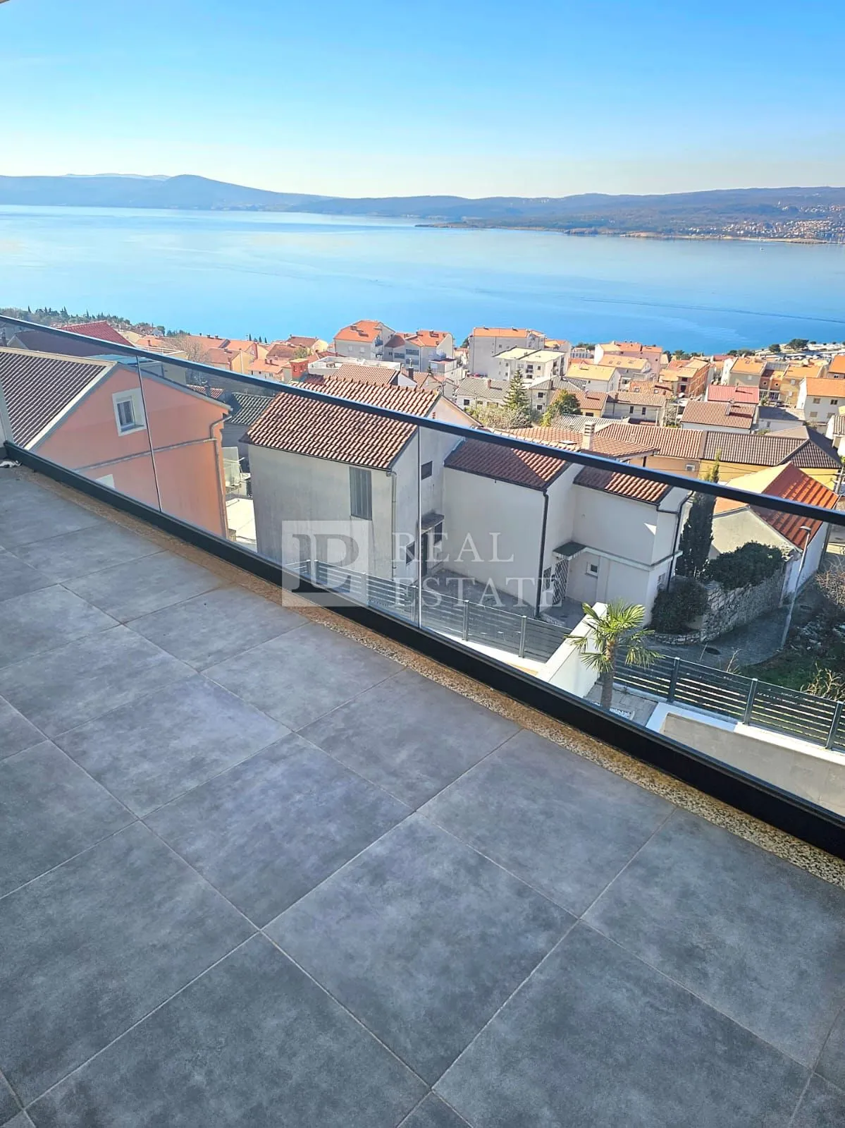 crikvenica - prekrasan stan na prvom katu novogradnje - slika 9