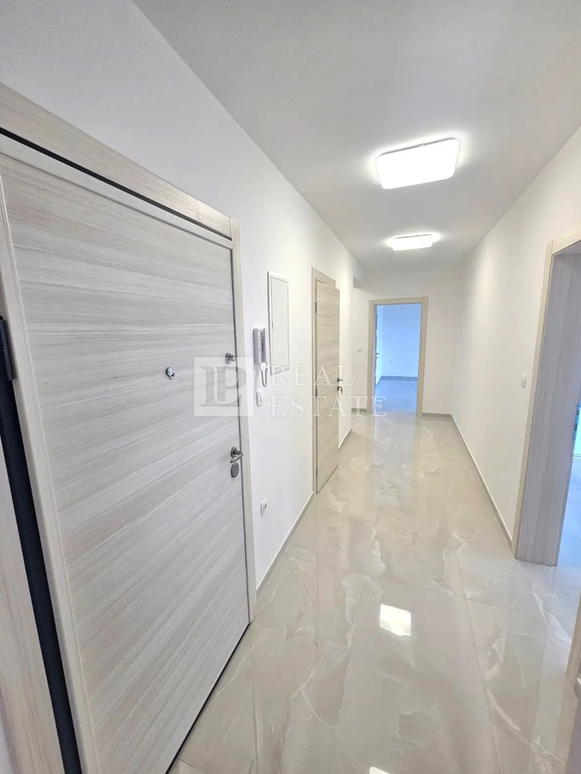 crikvenica - trosobni stan u luksuznoj novogradnji - slika 17