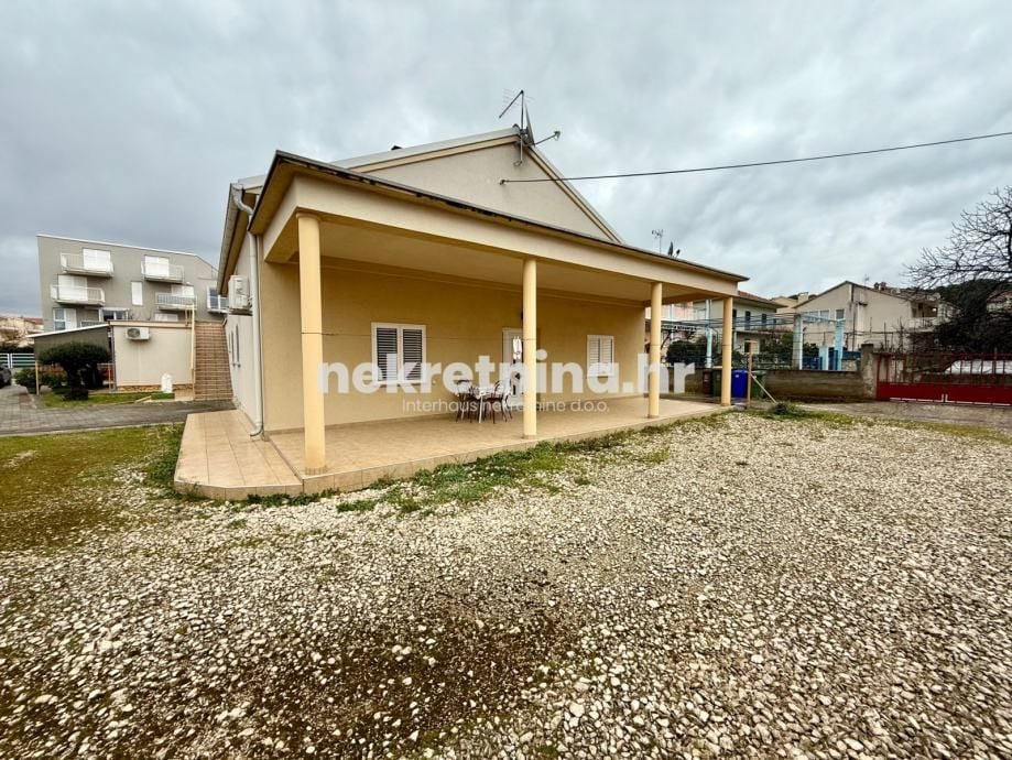 Prodaja - Samostojeća kuća - 300m2 - Biograd na moru