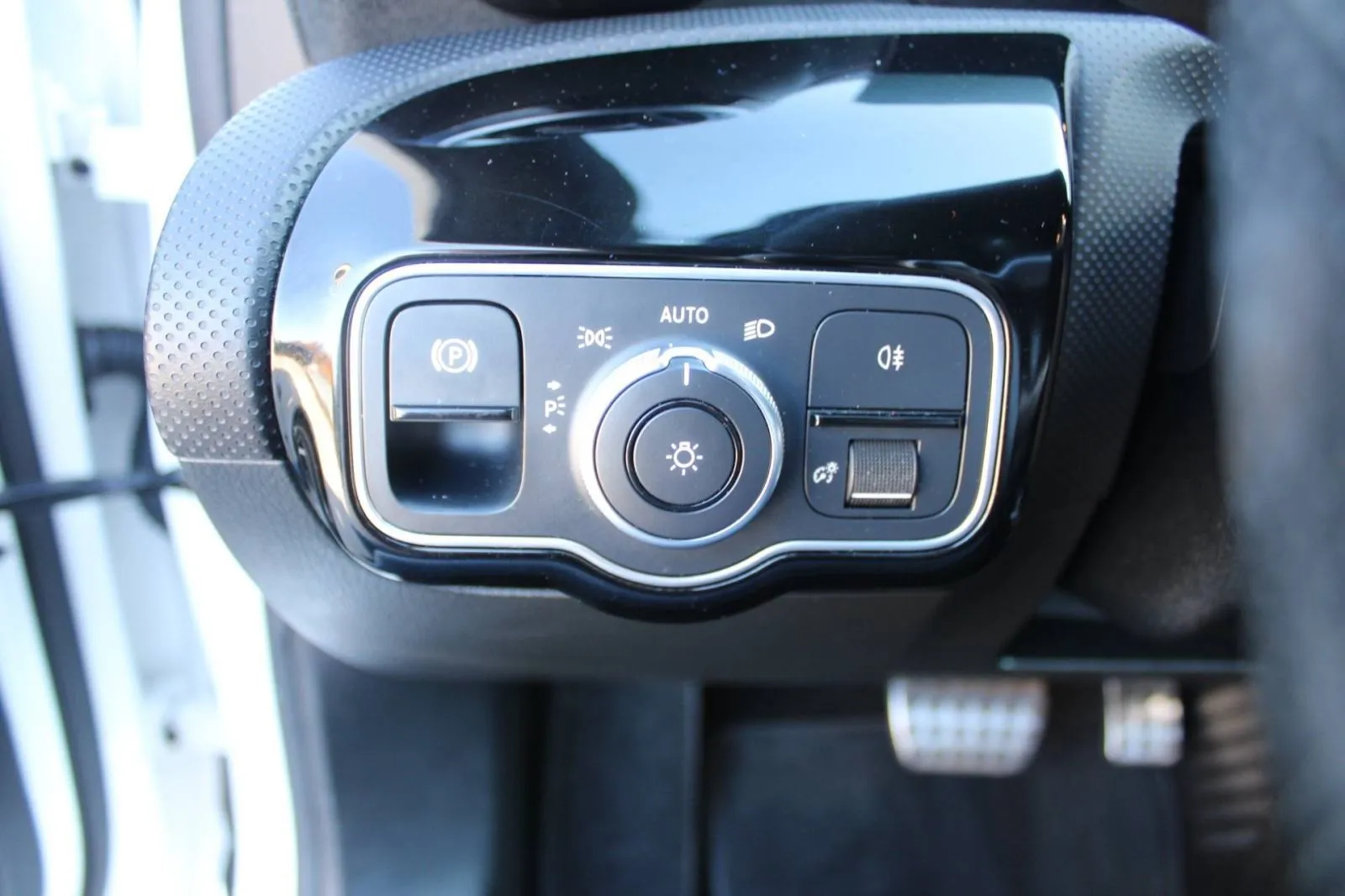 mercedes-benz klasa a 200d automatik amg *led, navigacija, kamera* - slika 10