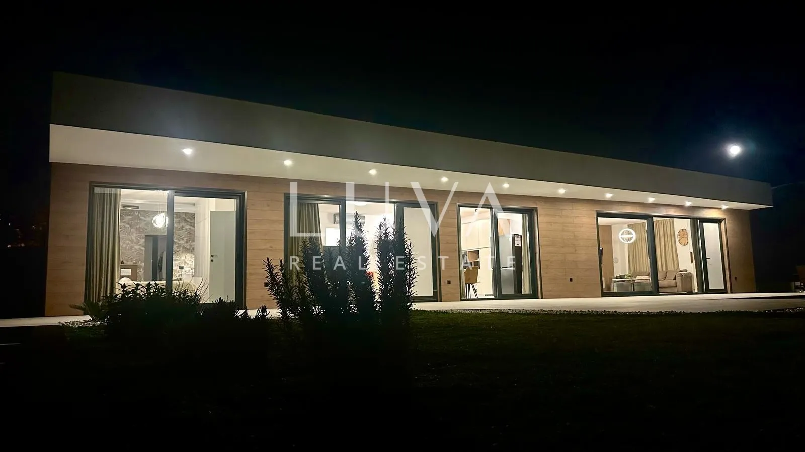 istra, labin, prodaje se moderna vila s bazenom i dva stana, 176 m2 - slika 26