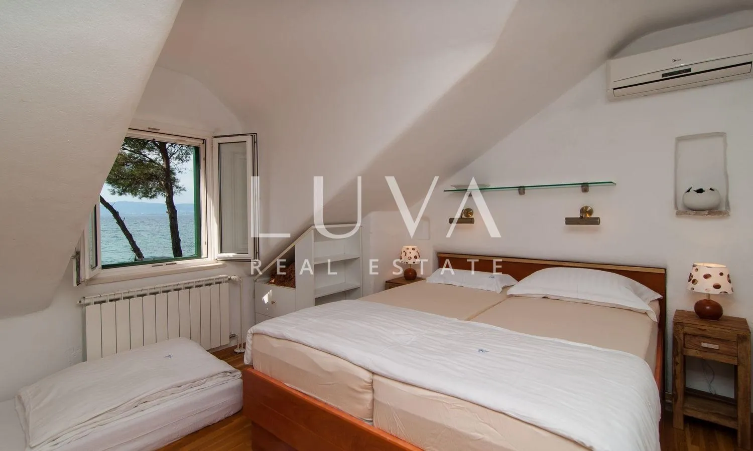 supetar, brač, kuća prvi red uz more, odlična prilika - slika 16