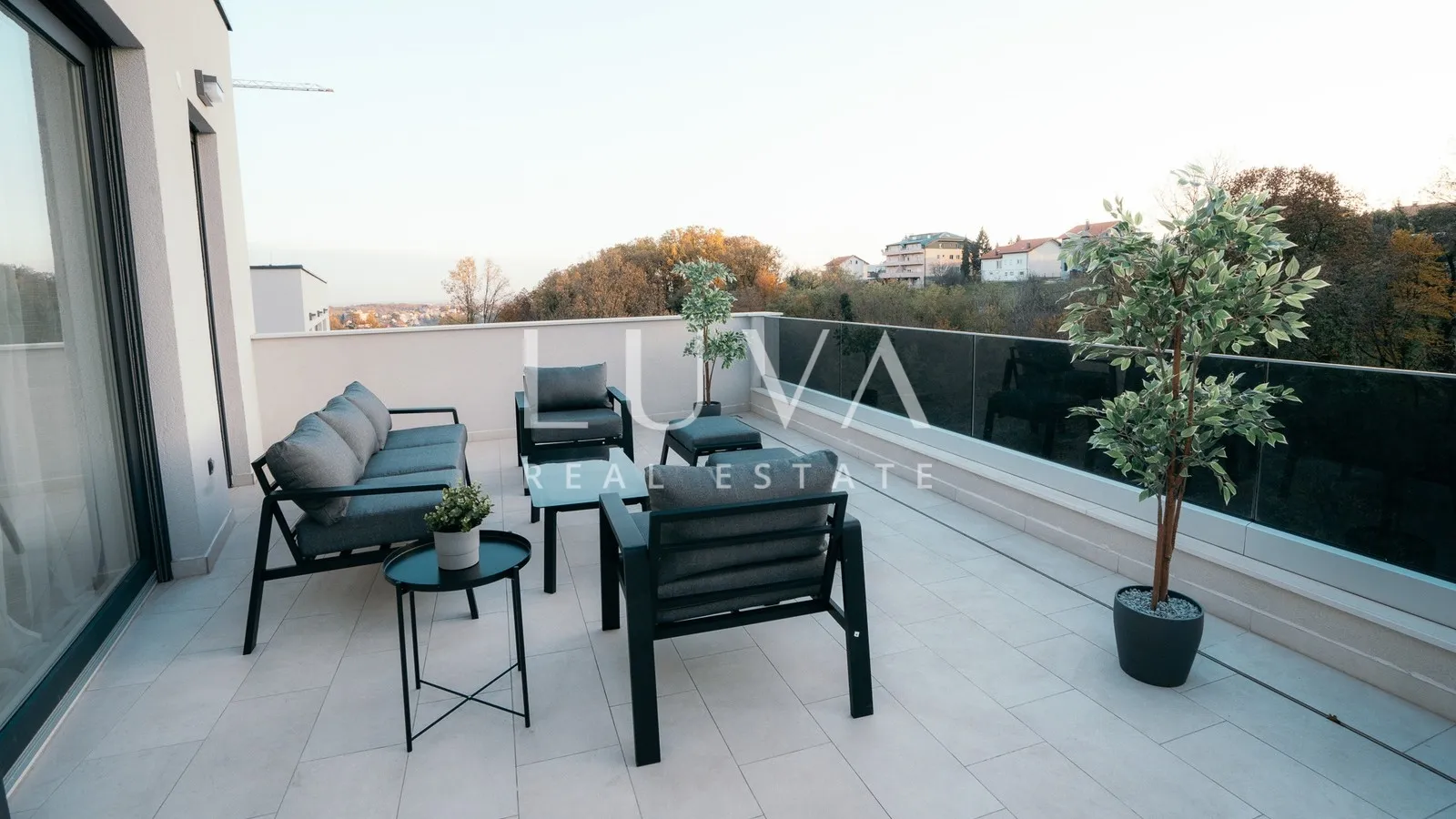 remete, luksuzan 4s penthouse 165m2 + 2vpm za najam - slika 26