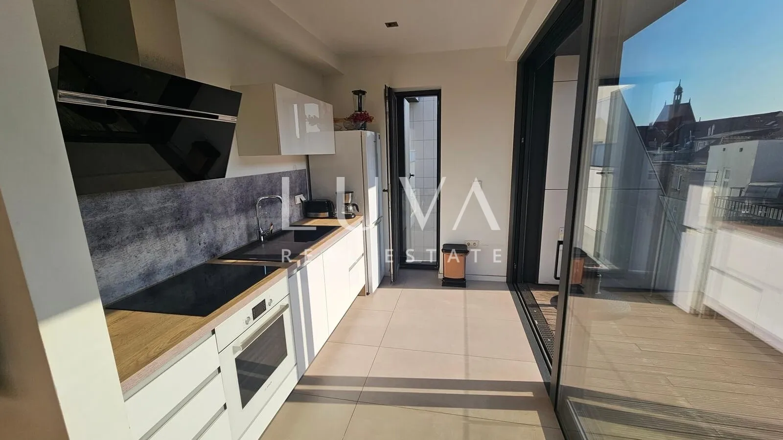 ban centar, studio apartman, terasa i garaža na prodaju - slika 8